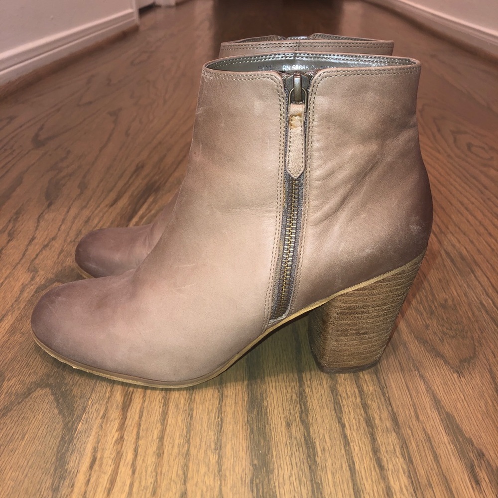Women’s ankle bootie